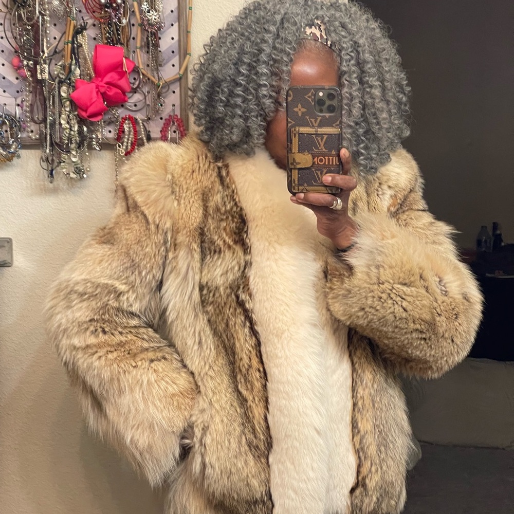 Fur jacket medium fox used condition - Picture 9 of 9